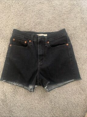Levi’s shorts- sz 27